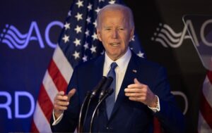 Новини світу - Байден спрогнозував "темні часи" у США за часів Трампа