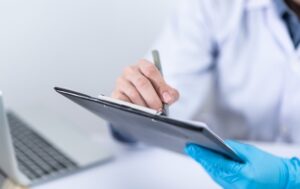 Технології - Часте використання ШІ знижує уважність лікарів - дослідження