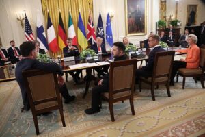 Новини світу - Донбас, як Флорида. ЗМІ про переговори у Трампа