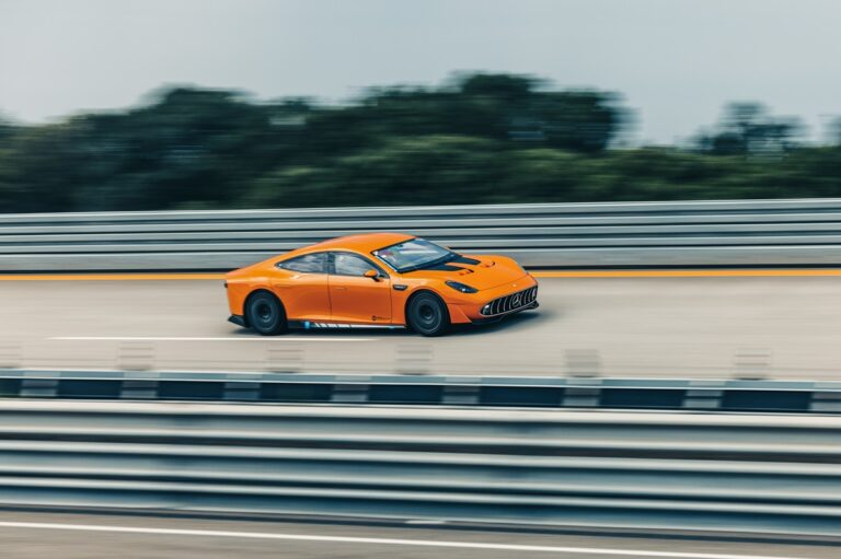 Авто новини - Електроконцепт Mercedes AMG проїхав довжину екватору за сім днів