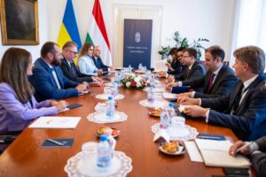 Новини світу - Київ і Будапешт обговорили розблокування вступу до ЄС
