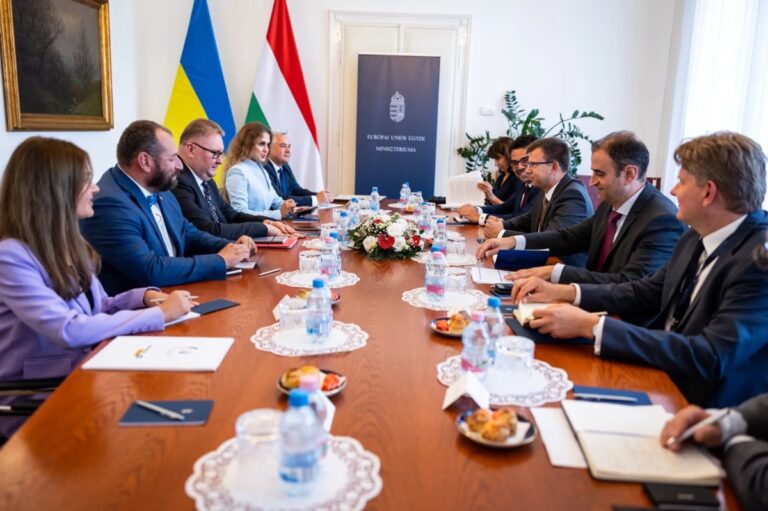 Новини світу - Київ і Будапешт обговорили розблокування вступу до ЄС