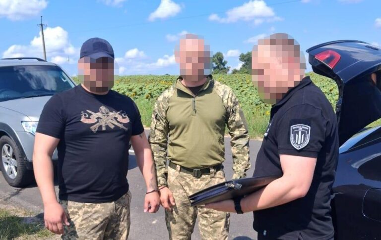 Новини України - На Чернігівщині військовий за хабар намагався вивести курсанта з частини