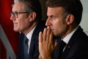 Новини світу - Переговори на Алясці: Макрон і Стармер домовилися взаємодіяти з Трампом