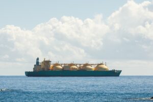 Новини світу - Підсанкційне судно прибуло до російського заводу СПГ