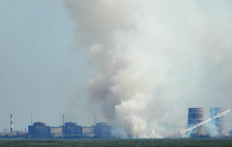 Новини України - Поблизу ЗАЕС помітили потужне задимлення