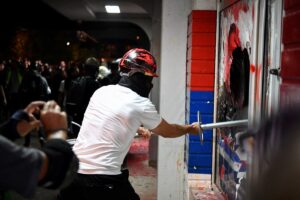 Новини світу - Протести у Сербії переросли у сутички і погроми