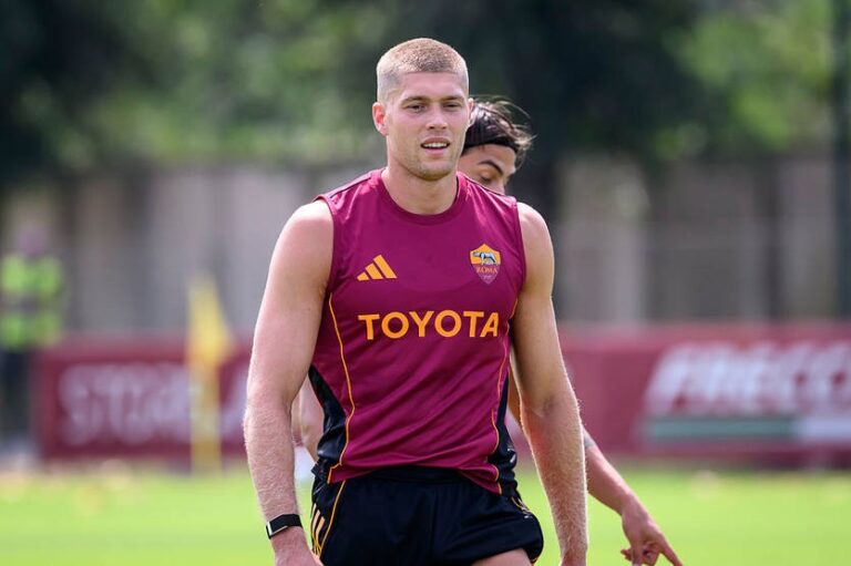 Новини спорту - Рома намагалася підписати Довбика в обмін на гравця Мілана - ЗМІ