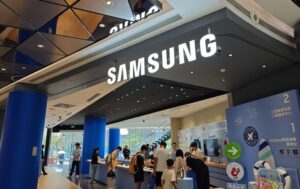 Технології - Samsung випустить власні розумні окуляри у 2026 році - ЗМІ