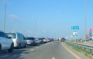 Новини України - Ситуація в Криму: без зв’язку і черга на міст