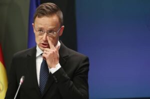 Новини світу - Сіярто обурений заявою Зеленського про Дружбу