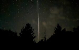 Новини Києва - Соцмережі пишуть про дивний промінь у небі над Україною