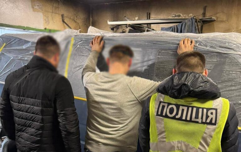 Новини Києва - Спалив два авто військових і відділення Укрпошти: киянин отримав вирок