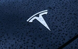 Авто новини - Tesla потрапила під розслідування через аварії з автопілотом