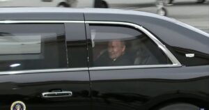Новини світу - Трамп і Путін в одному лімузині: експерти фіксують порушення протоколу