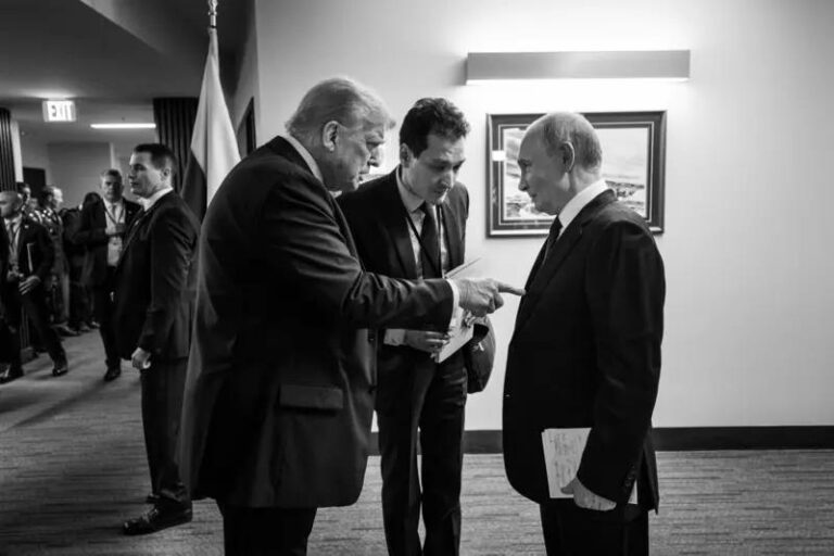Новини світу - Трамп інтригує і бере паузу. Майбутнє переговорів