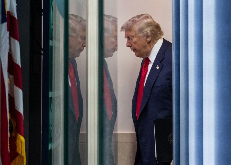 Новини світу - Трамп позбувся усіх експертів з Росії перед зустріччю з Путіним - ЗМІ