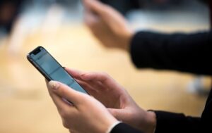 Технології - У США створили радар із ШІ, який прослуховує телефонні розмови на відстані