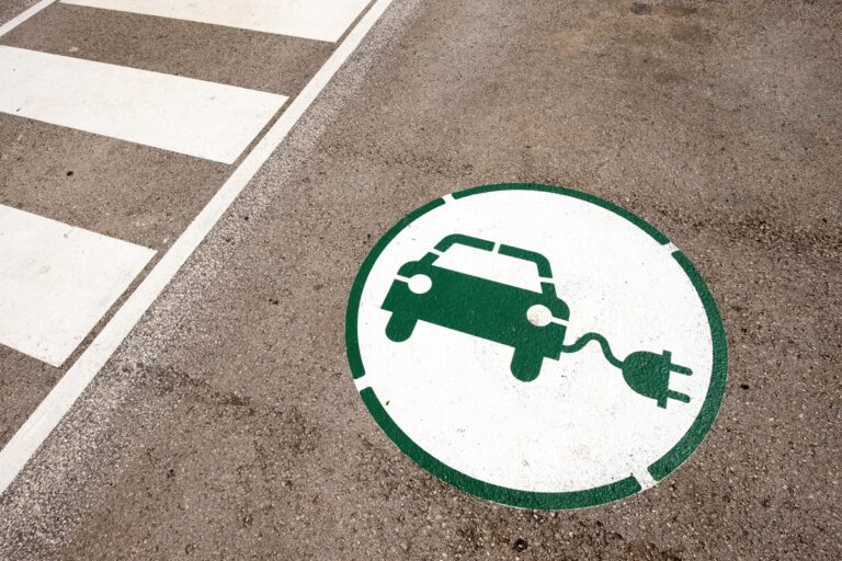 Авто новини - В Україні рекорд із продажу електромобілів