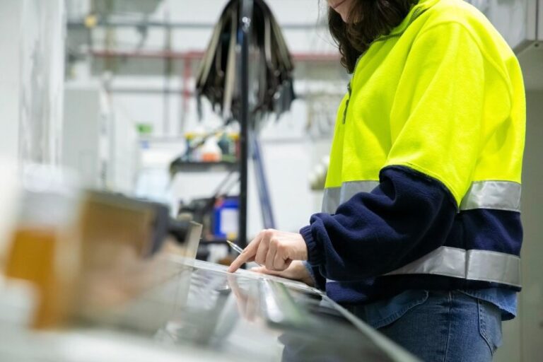 Без категорії - В Україні зростають зарплати та за прогнозами продовжать збільшуватись