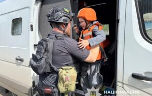 Новини України - З кількох сіл Донеччини примусово евакуюють родини з дітьми