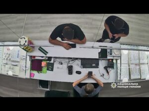 Поліцейські затримали шахраїв, які заволоділи коштами звільнених з полону рф військовослужбовців