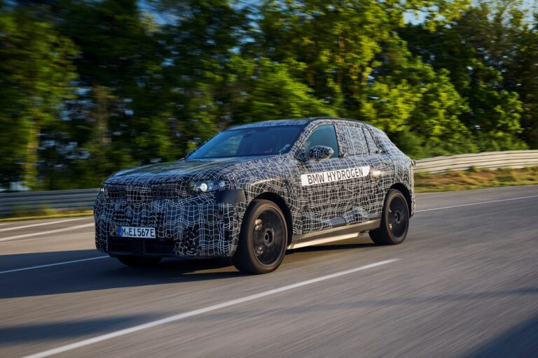 Авто новини - BMW дала перший офіційний погляд на новий X5