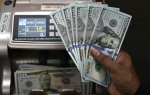 Новини бізнесу - Частка долара у міжнародних розрахунках впала до мінімуму з 2024 року