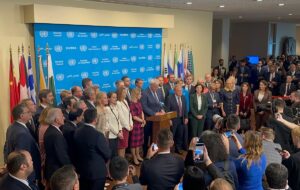 Новини світу - Десятки країн закликали РФ припинити вбивства та розпочати переговори