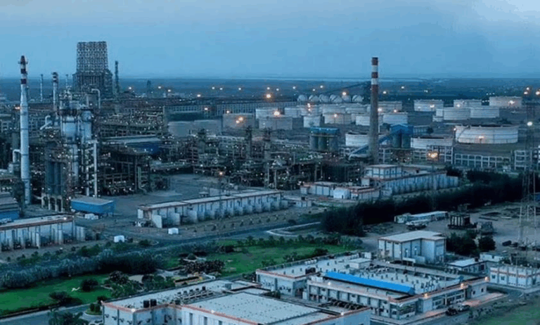 Новини світу - Експорт нафтопродуктів з індійського НПЗ Роснафти впав удвічі