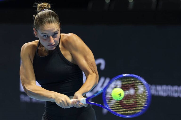 Новини спорту - Костюк вийшла до півфіналу Кубка Біллі Джин Кінг, легко здолавши іспанку