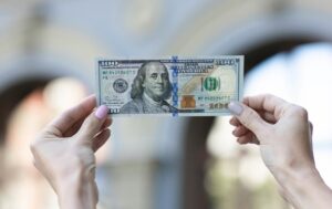 Новини бізнесу - Курс долара США знизився до 5-тижневого мінімуму