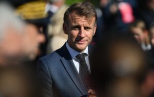 Новини світу - Макрону заблокували дорогу через кортеж Трампа