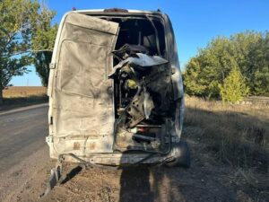 Новини України - На Донеччині дрон РФ поцілив по мікроавтобусу, троє поранених