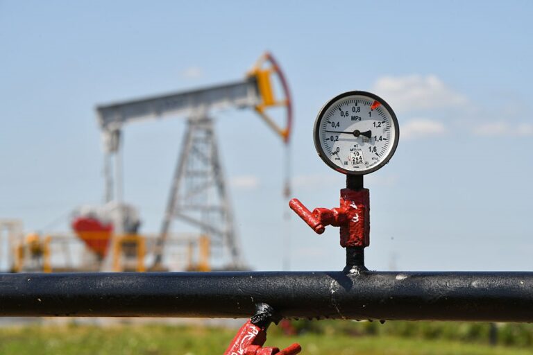 Новини України - Росії довелося значно знизити ціну на нафту для Китаю й Індії - ЗМІ