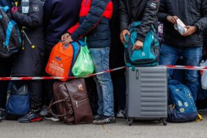 Новини України - Студенти масово беруть відпустки для виїзду за кордон - експерт