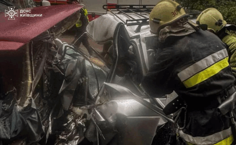 Новини України - У ДТП на Київщині загинула людина, четверо постраждали