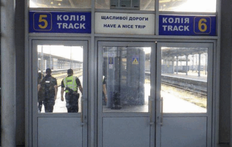 Новини Києва - У Києві помер чоловік, якого вразило струмом на даху електропотягу