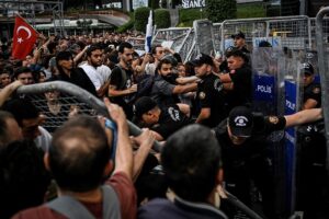 Новини світу - У Стамбулі спалахнули масові протести