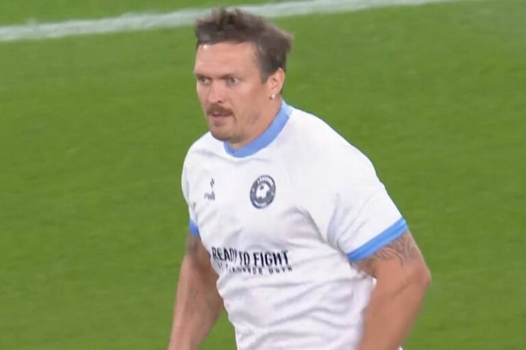 Новини спорту - Усик прокоментував чутки про свій дебют у футболі