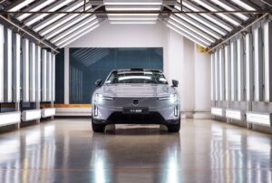 Авто новини - Volvo розпочала виробництво ES90