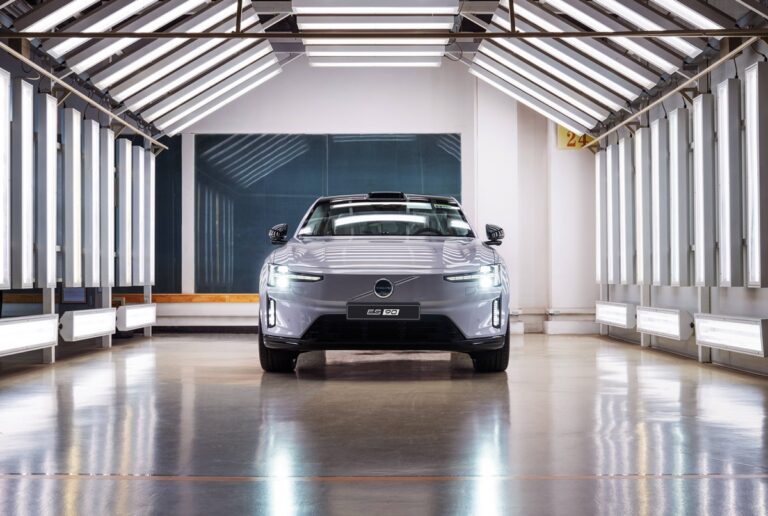 Авто новини - Volvo розпочала виробництво ES90