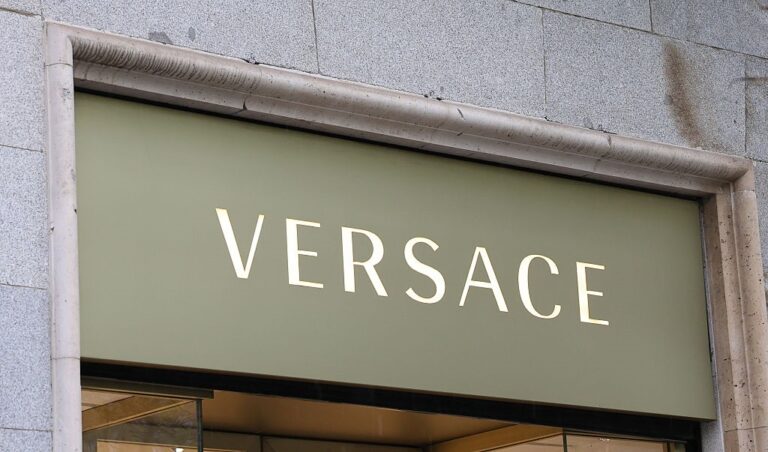 Новини бізнесу - Єврокомісія дозволила купівлю Versace модним домом Prada