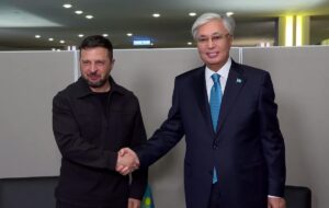 Новини України - Зенеський і Токаєв обговорили війну в Україні