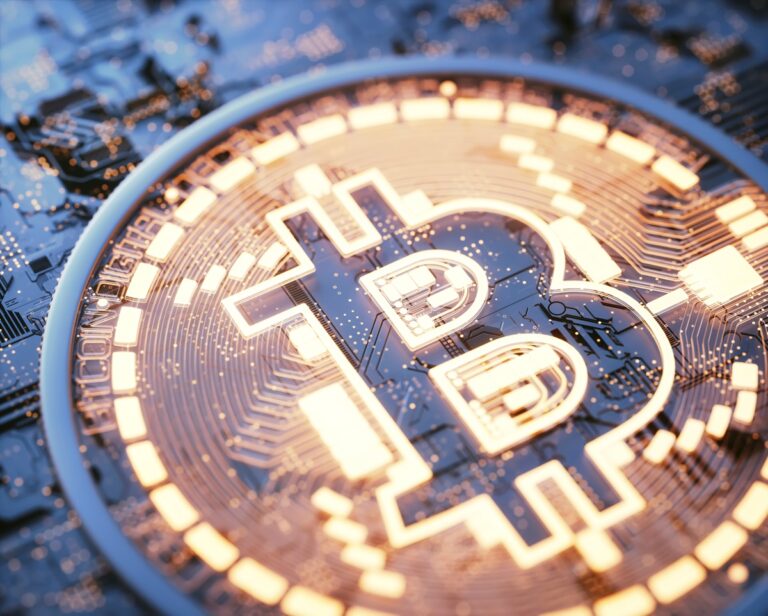 Новини бізнесу - Bitcoin обвалився нижче $105 тисяч