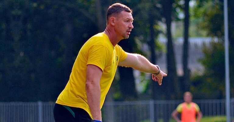 Новини спорту - Ексгравець збірної України заблокований у машині невідомими у формі