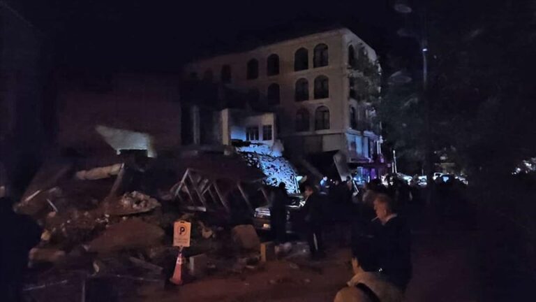 Новини світу - Кілька провінцій Туреччини охопив потужний землетрус, є руйнування