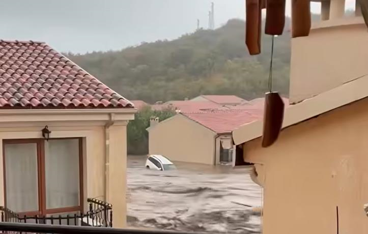 Новини світу - Потужна повінь накрила Болгарію: триває евакуація