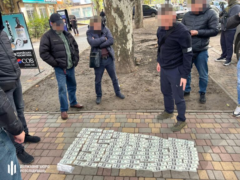 Новини України - Правоохоронця й військового затримали за допомогу ухилянтам