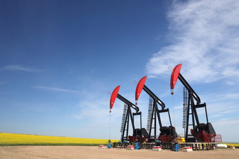 Новини бізнесу - Саудити готові підтримувати видобуток на рівні 12 млн барелів нафти на добу